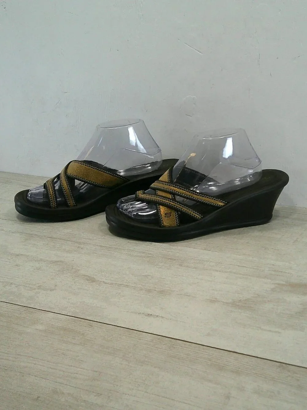 Skechers Cali Club Diamond Jubilee Wedge Criss-Cross Gold Bronze Sandals Size 10